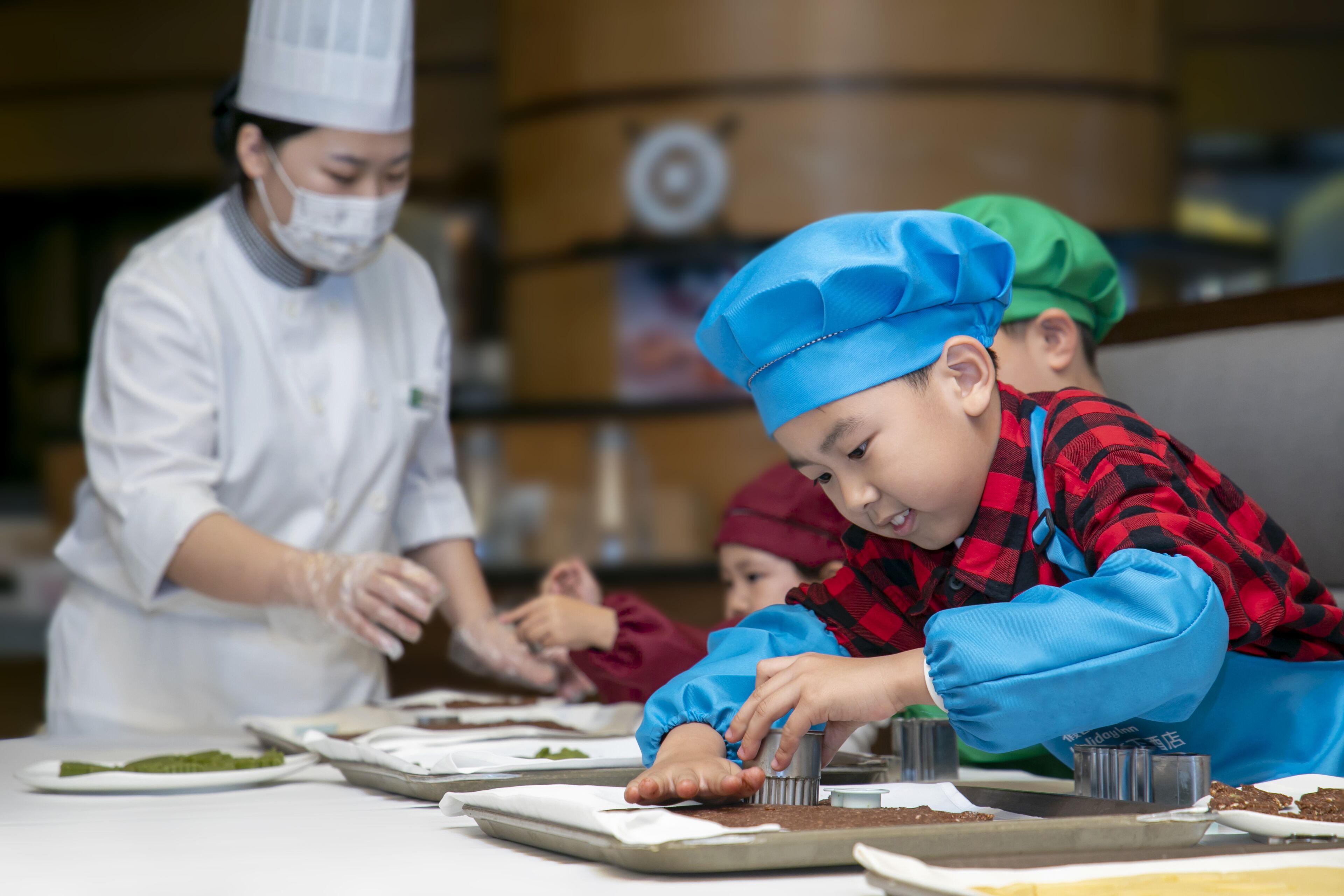 breakfast, lunch and dinner served