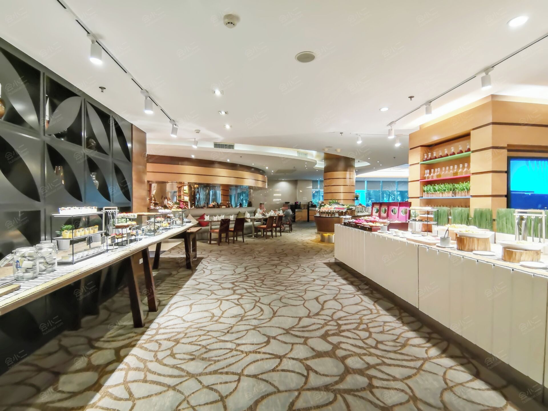 breakfast, lunch and dinner served