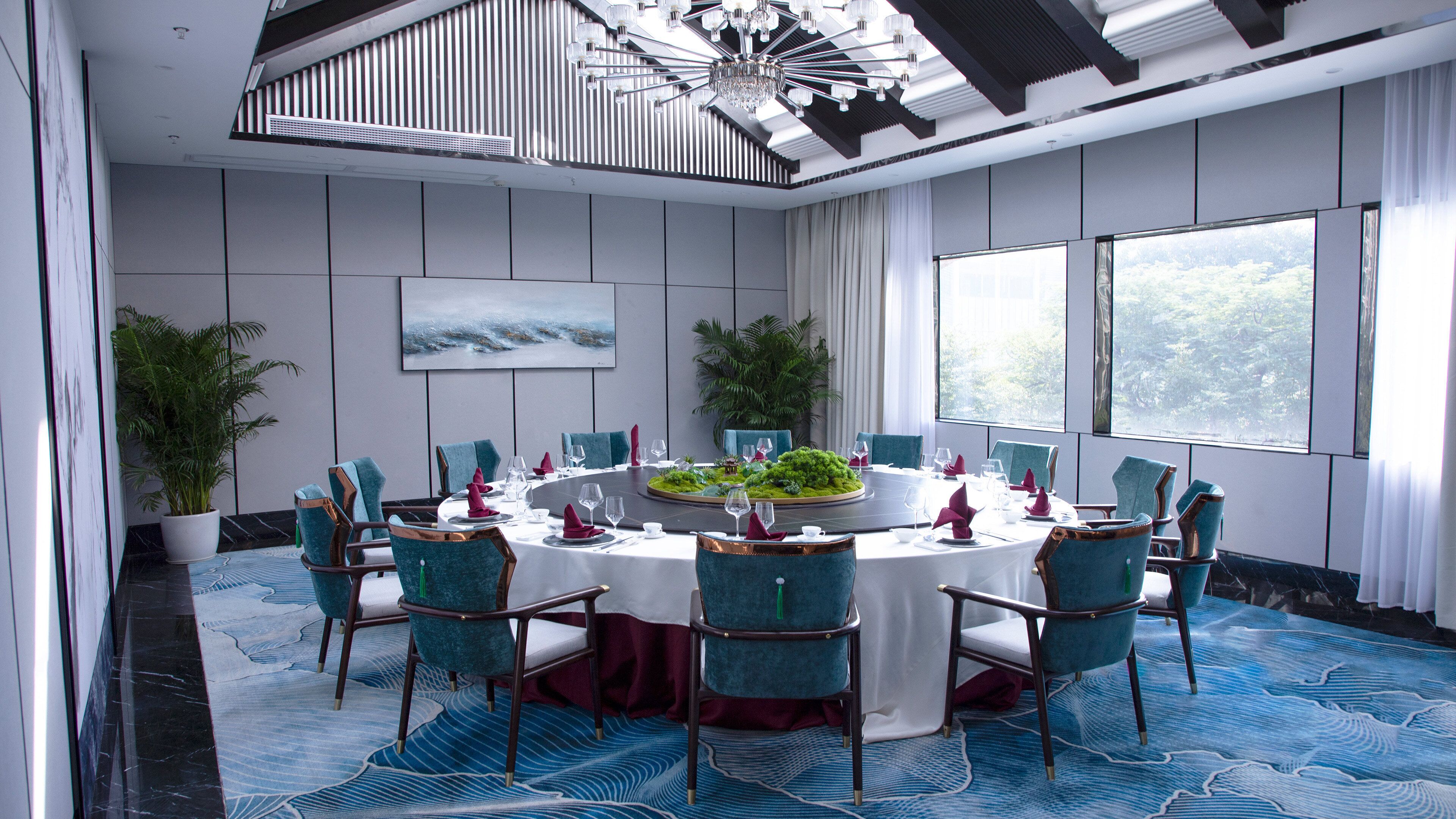 breakfast, lunch and dinner served