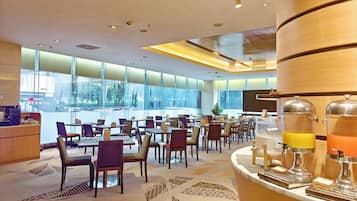 Frokost, lunsj og middag serveres