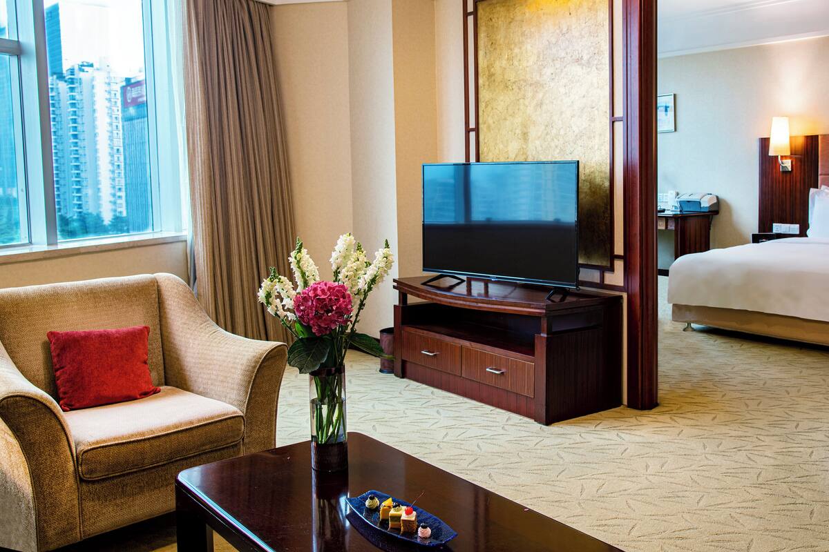 Premium bedding, minibar, in-room safe, desk