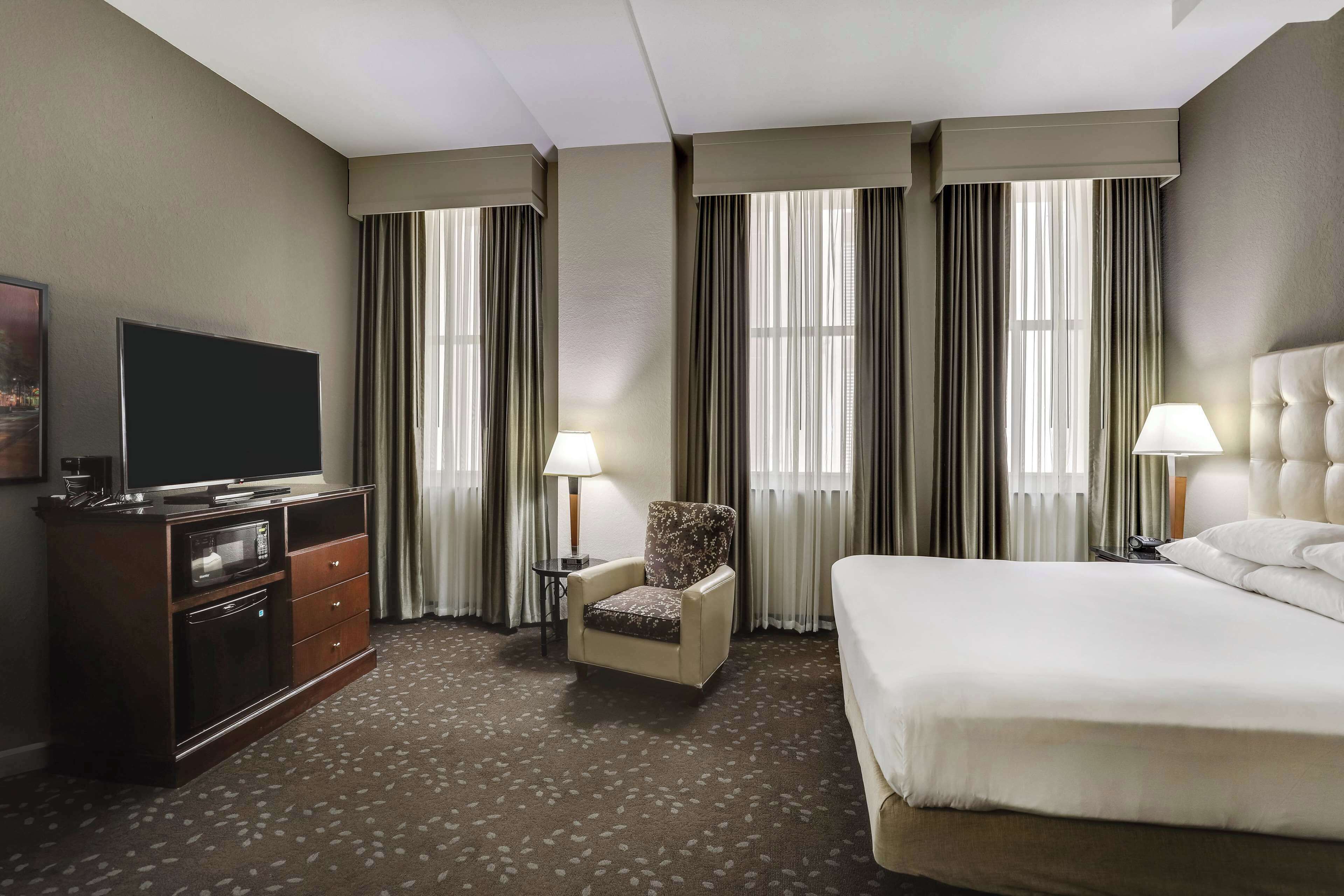 1 bedroom, desk, laptop workspace, blackout curtains