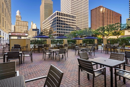 Terrace/patio. Drury Plaza Hotel New Orleans