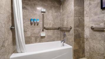 Combined shower/tub, free toiletries, hair dryer, towels