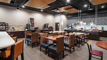 Buffet déjeuner gratuit tous les jours