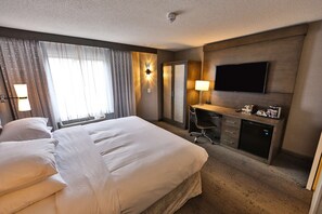 Premium bedding, in-room safe, laptop workspace, blackout curtains