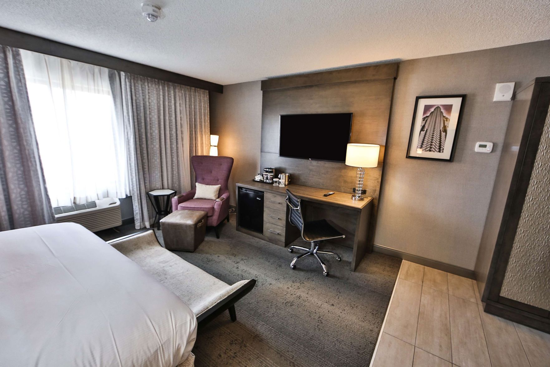 Premium bedding, in-room safe, laptop workspace, blackout drapes