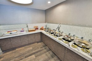 Daily full breakfast for a fee - DoubleTree by Hilton Atlanta - Alpharetta (Alpharetta)