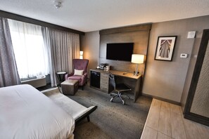 Room, 1 King Bed, Non Smoking (Extended) | Premium bedding, in-room safe, laptop workspace, blackout drapes - DoubleTree by Hilton Atlanta - Alpharetta (Alpharetta)