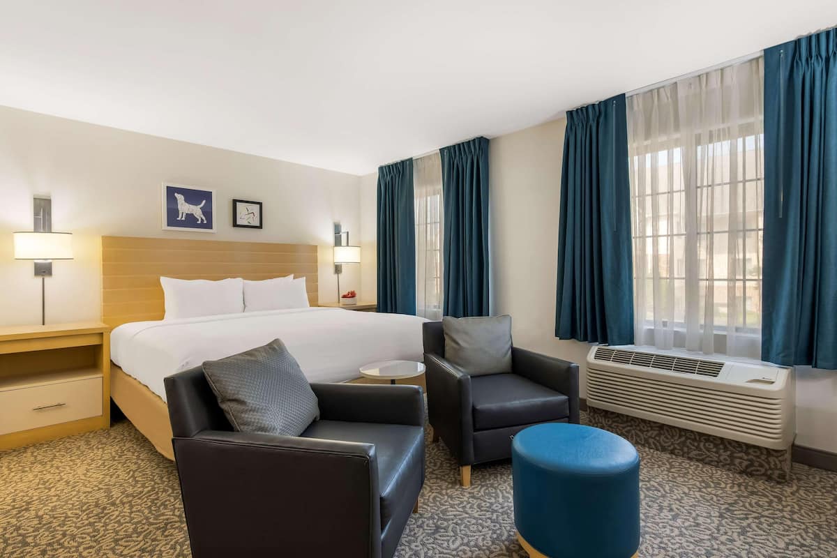 Egyptian cotton sheets, premium bedding, pillow-top beds, in-room safe