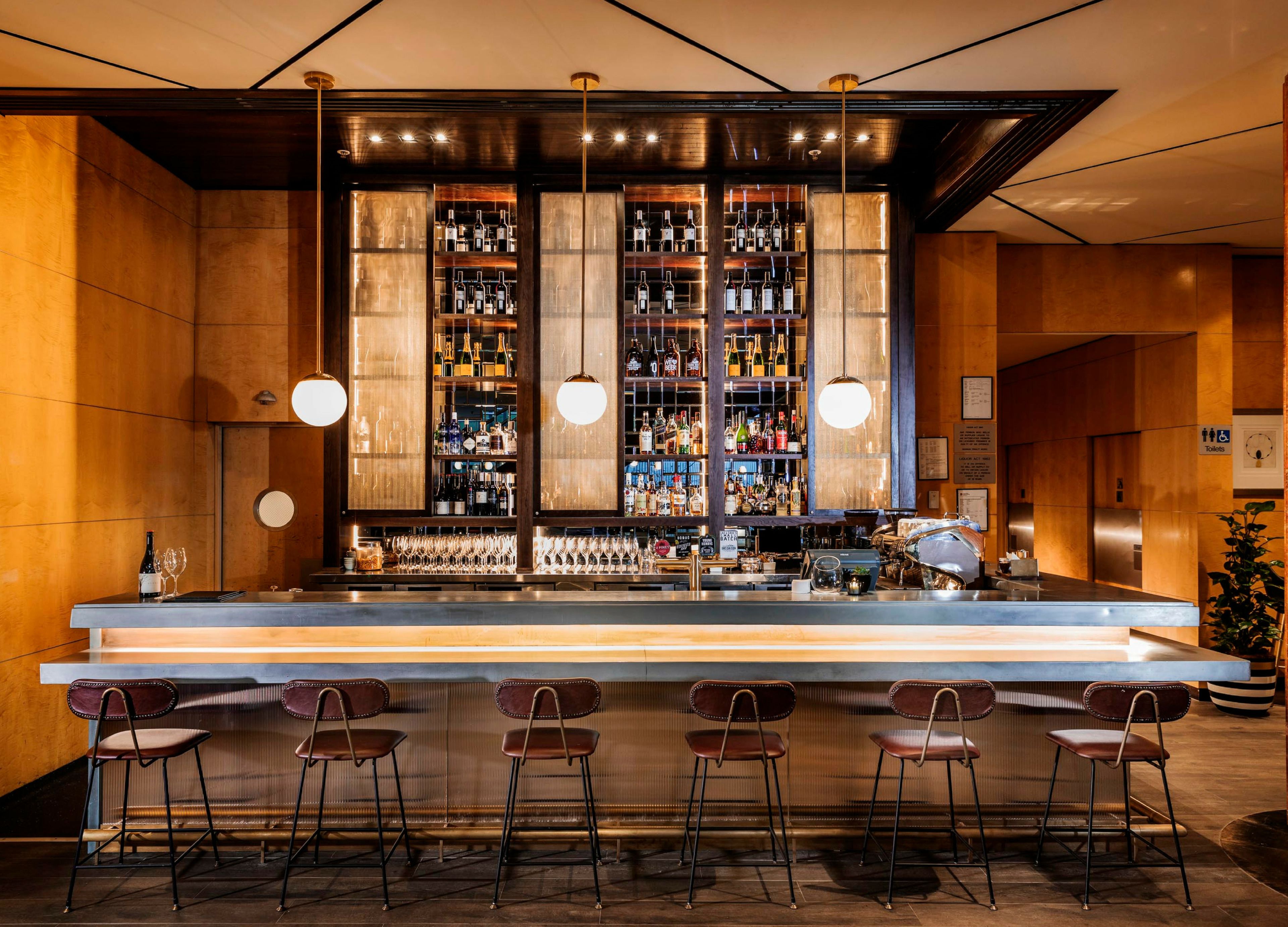 2 bars/lounges, wine bar