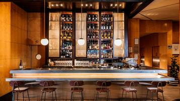 2 Bars/Lounges, Weinbar