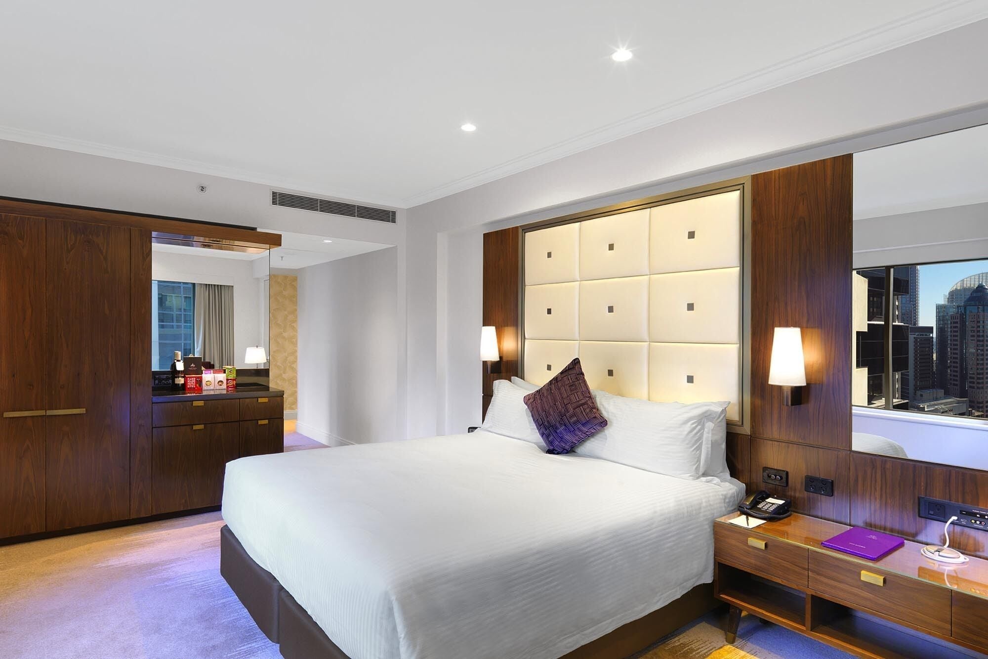 Chambre Deluxe, 1 très grand lit, vue ville, en angle