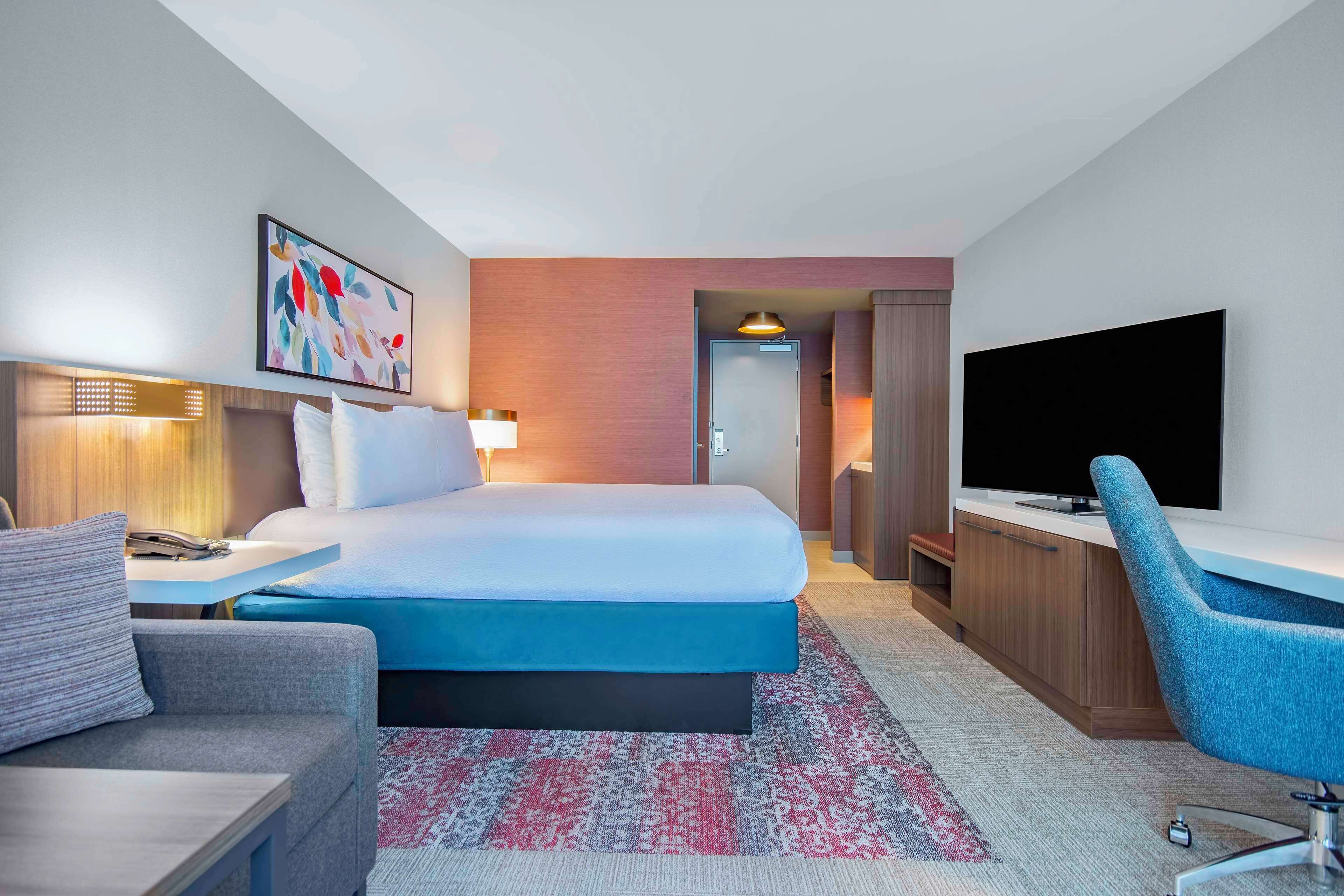 in-room safe, individually decorated, desk, laptop workspace