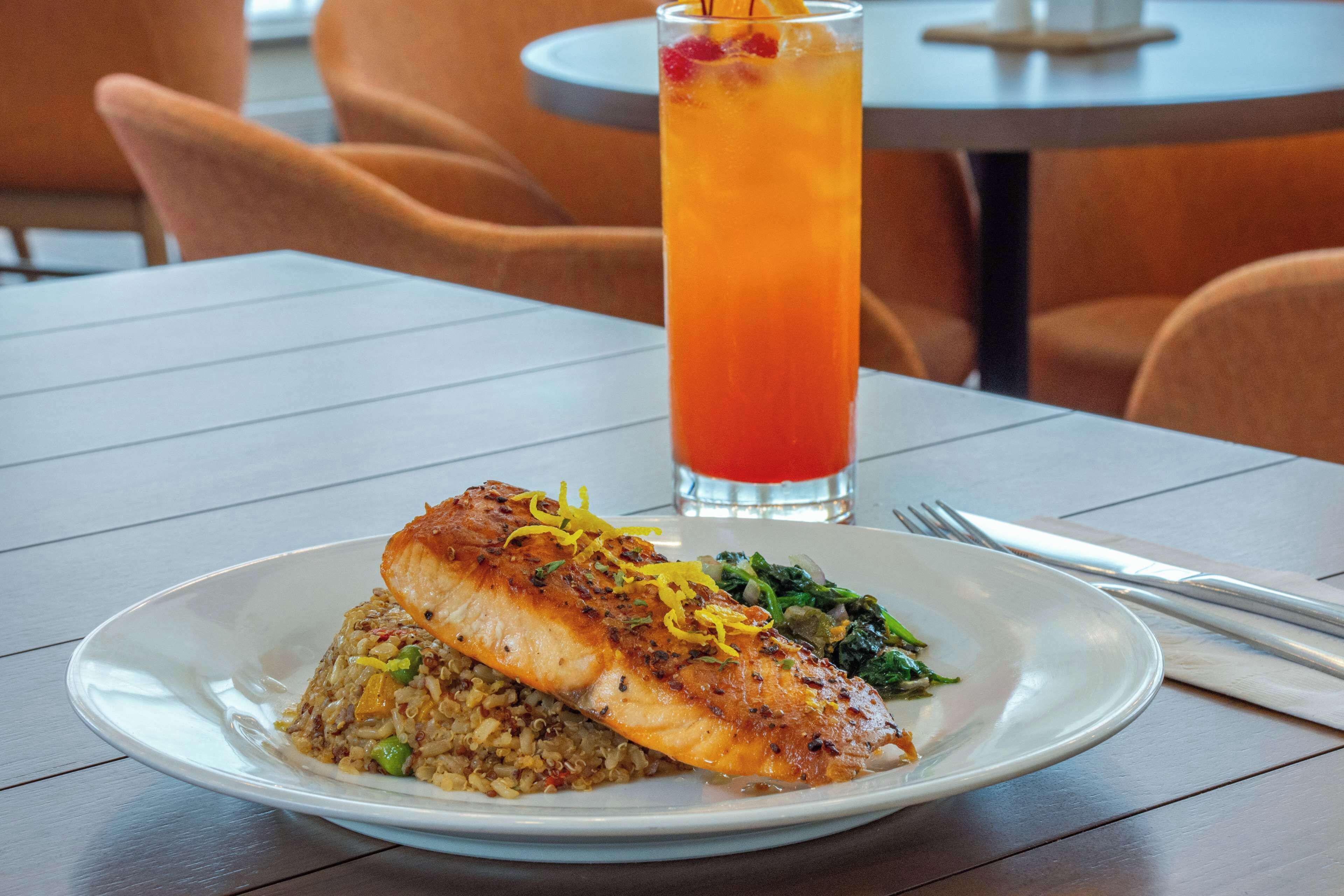 breakfast and dinner served, american cuisine