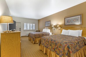Business Room, 2 Queen Beds, Non Smoking, Refrigerator & Microwave | Desk, laptop workspace, iron/ironing board, free WiFi