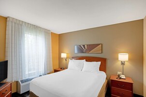 Studio Queen Suite | Tabla de planchar con plancha, wifi gratis, ropa de cama