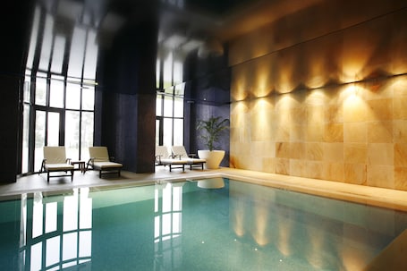 Indoor pool, seasonal outdoor pool, open 8 AM to 9 PM, sun loungers. Montebelo Viseu Congress Hotel & Spa