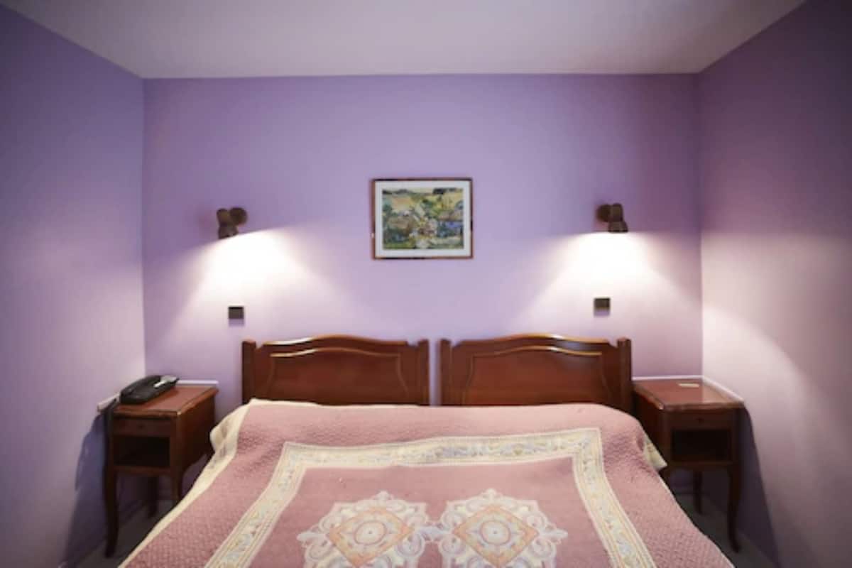 Camera doppia | Una cassaforte in camera, una scrivania, insonorizzazione