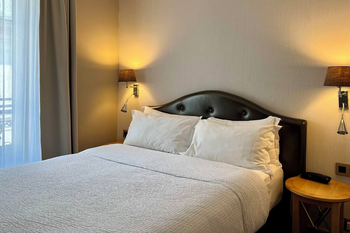 In-room safe, desk, soundproofing, iron/ironing board (on request)