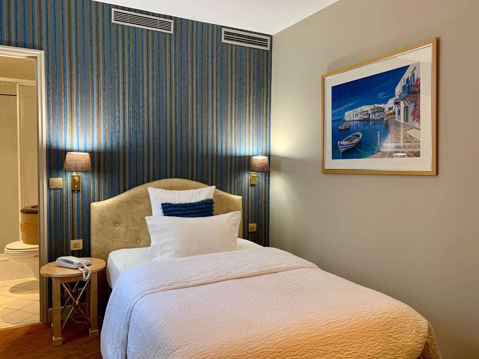 Enkeltrom | Safe på rommet, skrivebord, lydisolert og strykejern/-brett