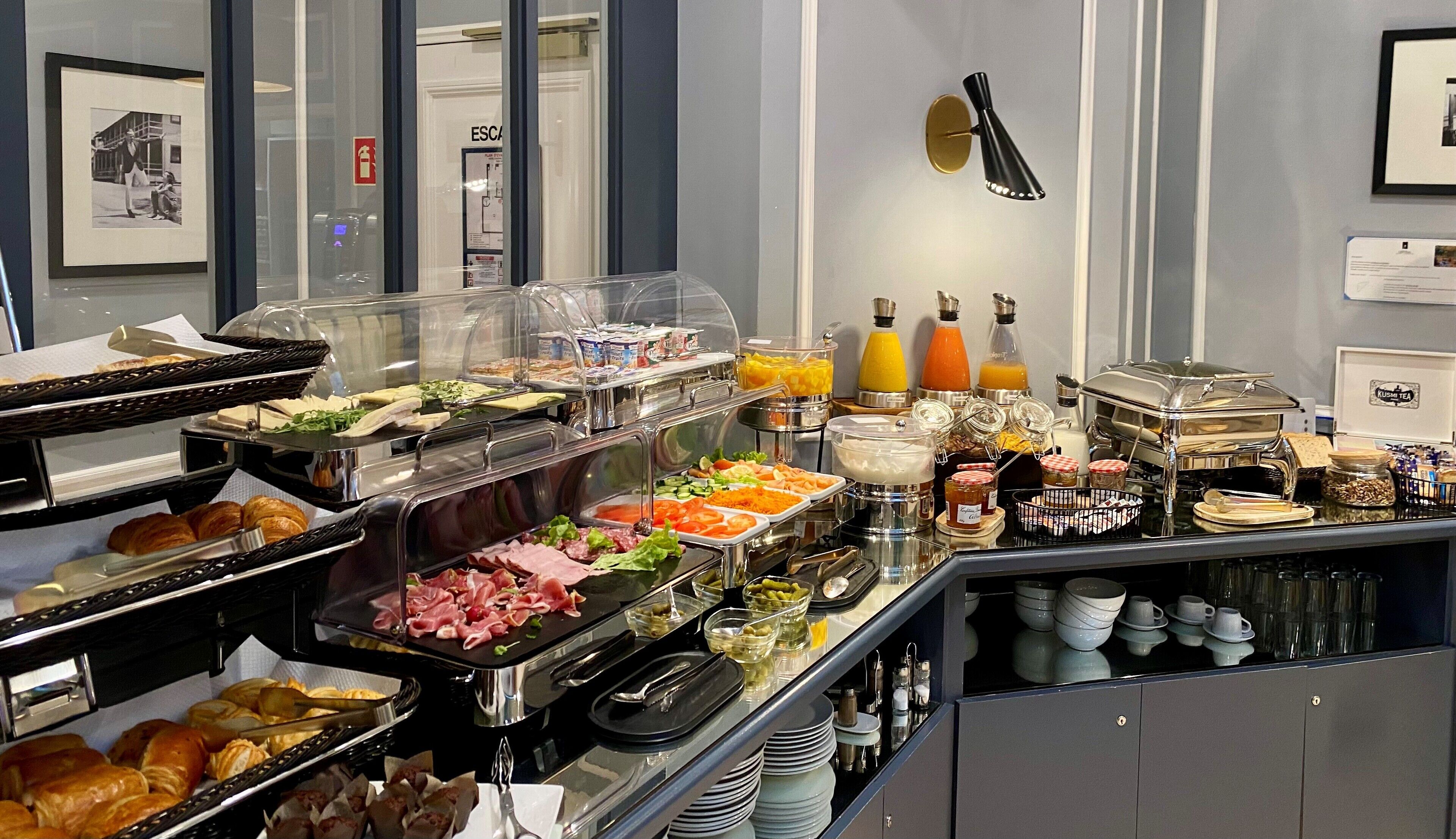 Petit déjeuner buffet (15 EUR par personne)