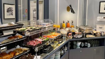 Colazione a buffet, servita tutte le mattine (15 EUR a persona)