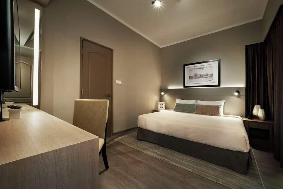 1 Schlafzimmer, hochwertige Bettwaren, Zimmersafe, Schreibtisch