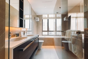 Duschwanne, Komfortbadewanne, Designer-Toilettenartikel, Haartrockner