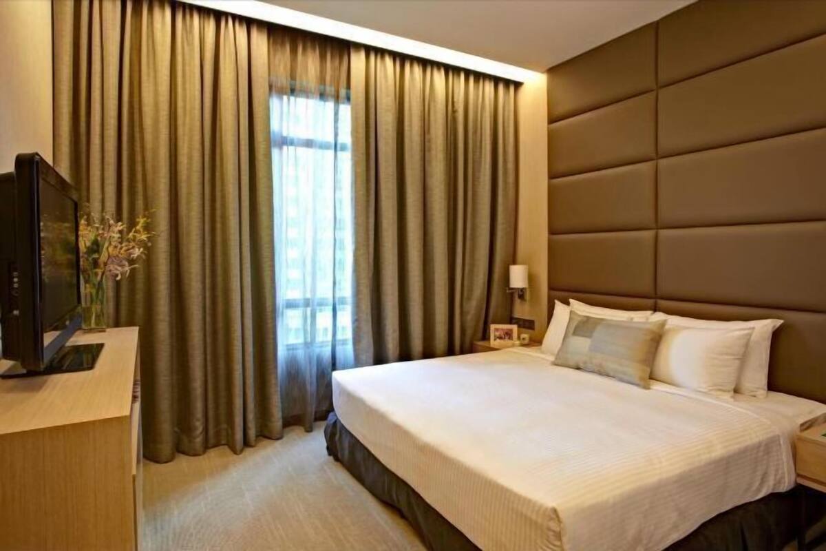 1 bedroom, premium bedding, in-room safe, desk