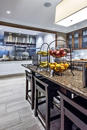 Daily cooked-to-order breakfast for a fee - Hilton Garden Inn Minneapolis Airport Mall of America (Bloomington)