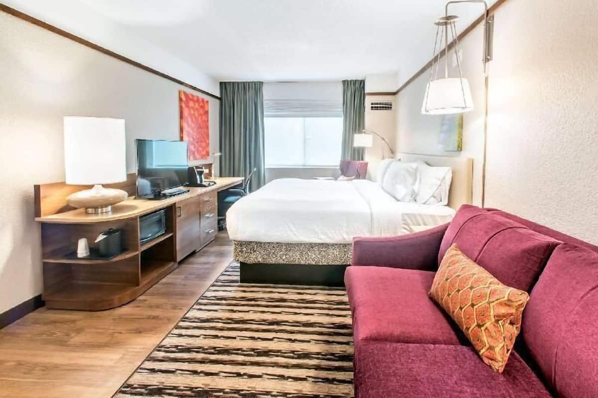 Schreibtisch, laptopgeeigneter Arbeitsplatz, Verdunkelungsvorhänge