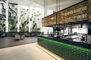 5 bares, bar en la piscina, bar junto a la piscina