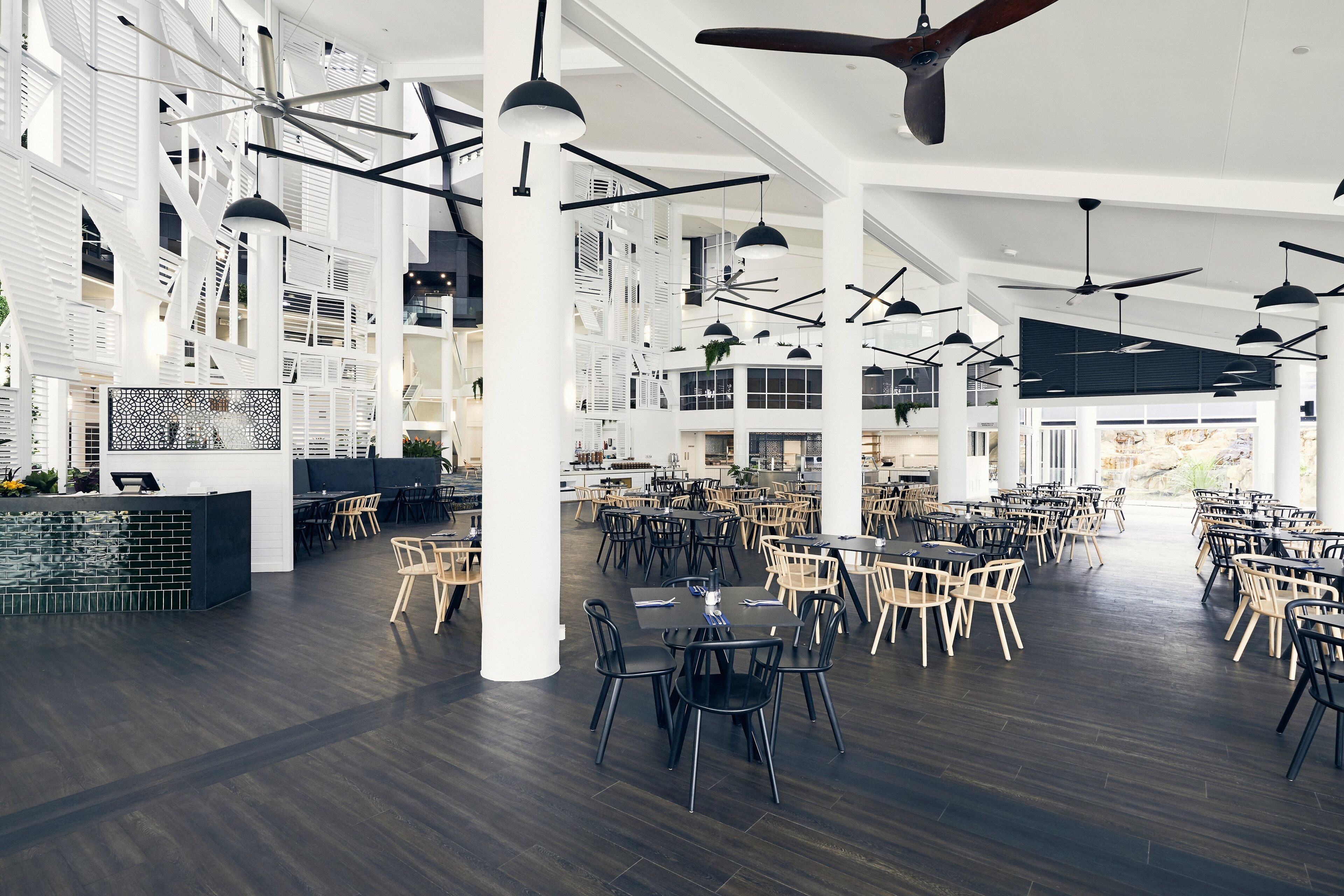 3 restaurants, breakfast served