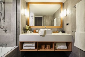 Free toiletries, hair dryer, towels - Daydream Island Resort (Whitsundays)