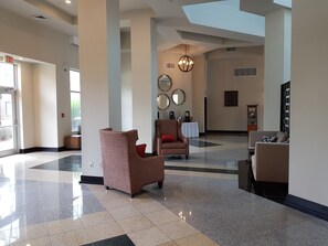 Lobby-lounge