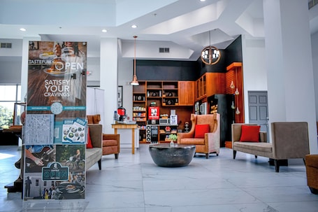 Lobby. Doubletree by Hilton Hattiesburg, MS