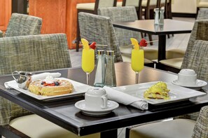 Frühstück und Abendessen