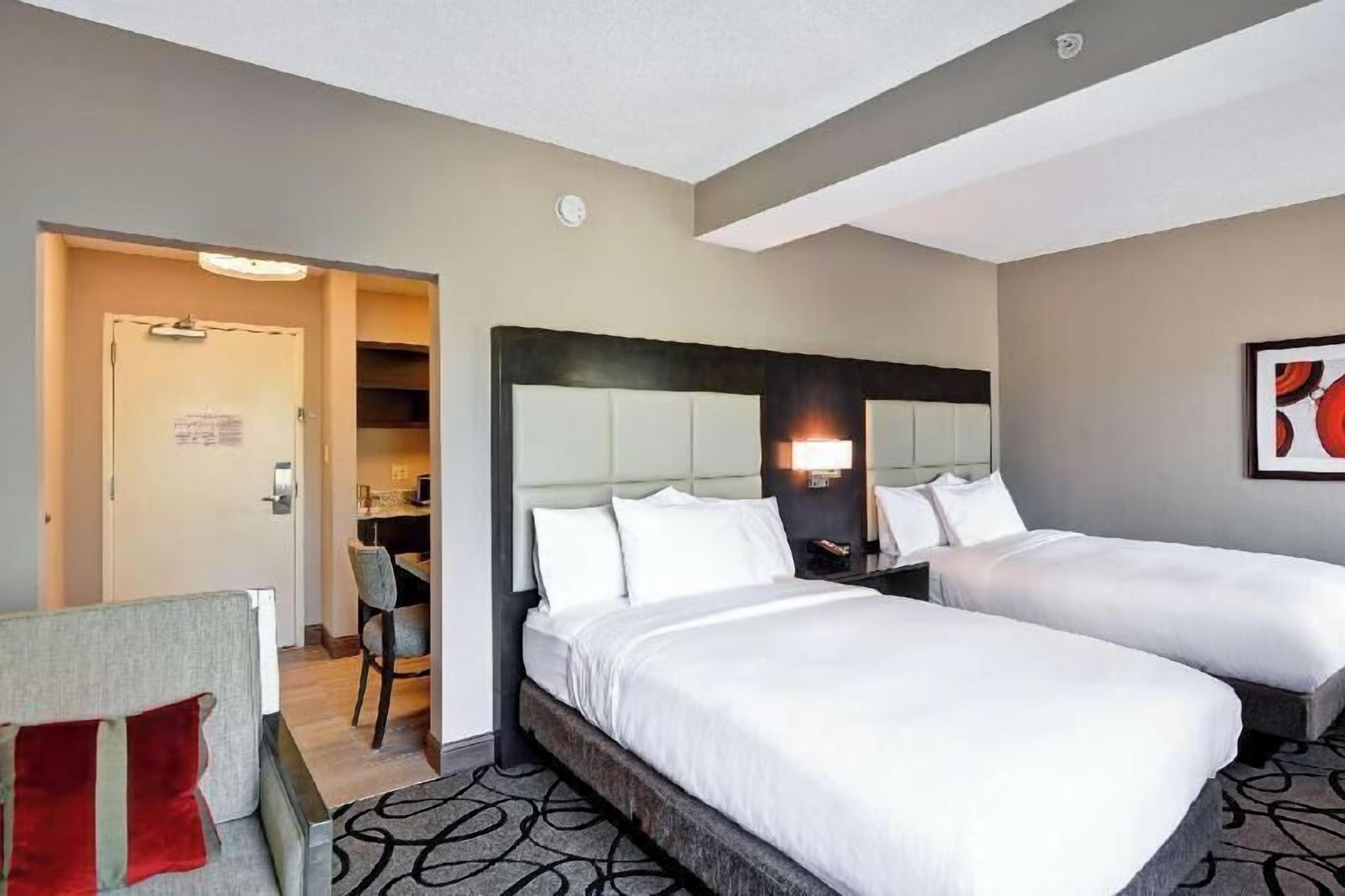 In-room safe, individually decorated, individually furnished, desk
