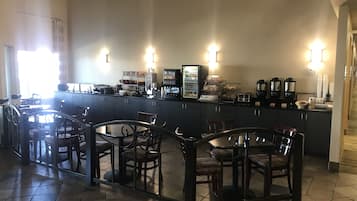 Petit déjeuner en libre-service compris tous les jours