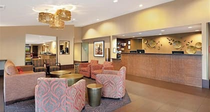 La Quinta Inn & Suites by Wyndham Las Vegas Tropicana