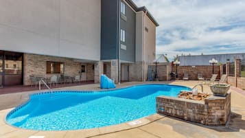 Seasonal outdoor pool, pool loungers