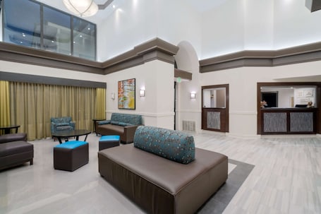 Lobby. Wingate by Wyndham Memphis East