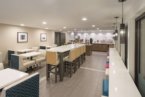 Free continental breakfast 