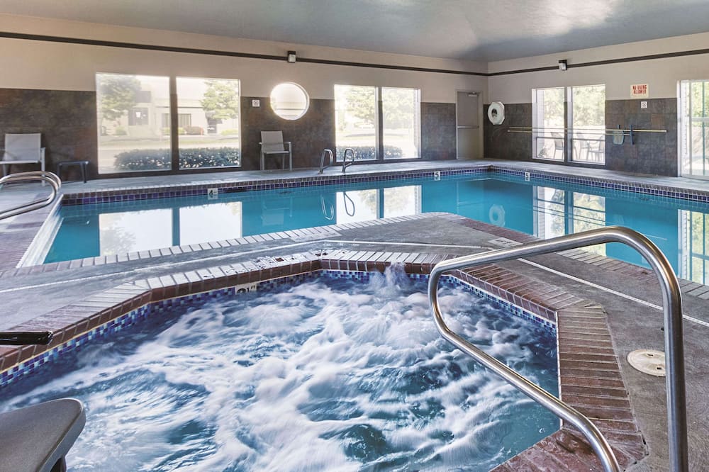 La Quinta Inn & Suites by Wyndham Portland NW