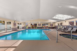 Indoor pool, sun loungers