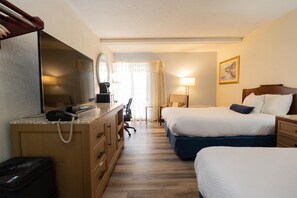 Blackout drapes, iron/ironing board, free WiFi, bed sheets - Fireside Inn & Suites Bangor (Bangor)