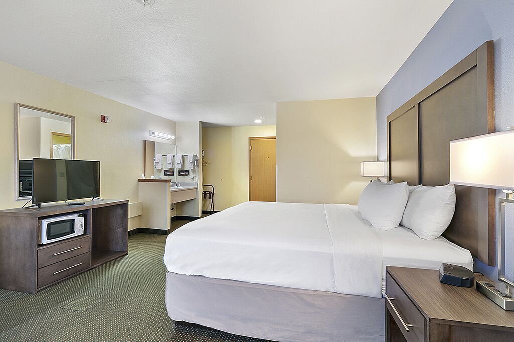 Desk, cribs/infant beds, rollaway beds, free WiFi
