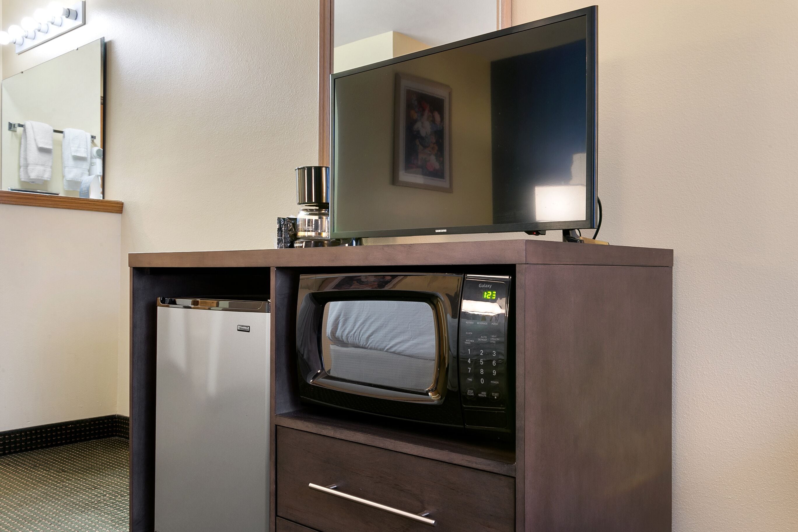 Standard Room, 2 Queen Beds, Non Smoking | Television