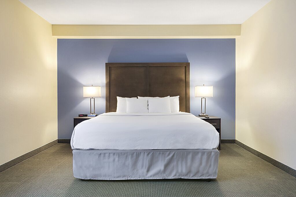 Desk, cribs/infant beds, rollaway beds, free WiFi